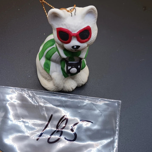Christmas ornament cat photographer with sunglasses - Picture 7 of 7